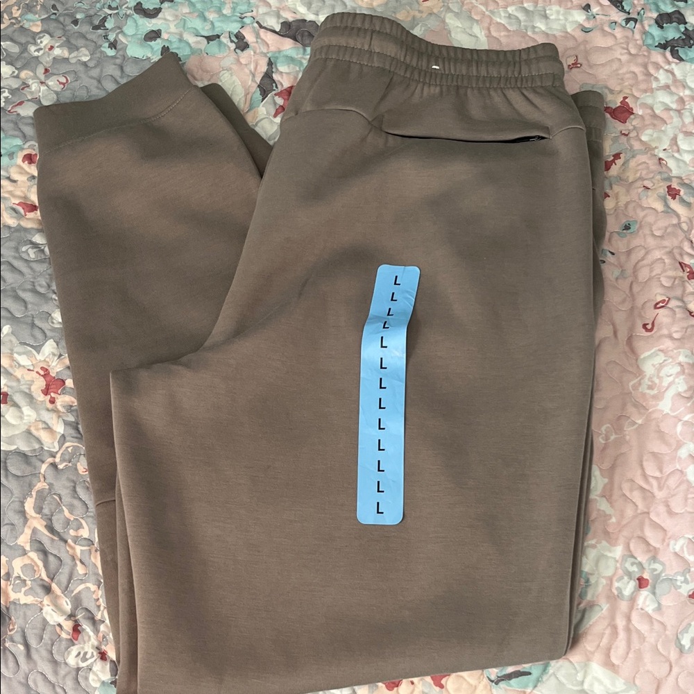 Men's Relaxed Fit Sweatpants in Taupe